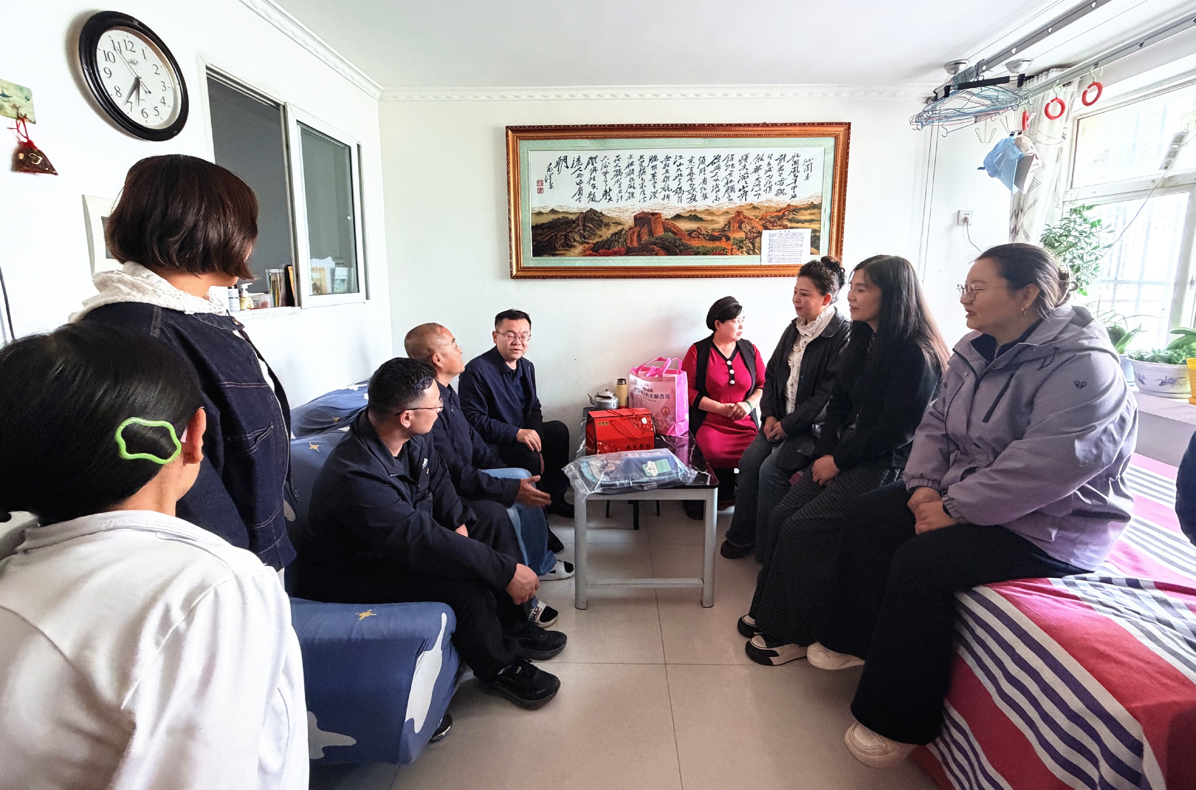 民进固原市原州区一、二支部联合开展中秋关爱困境儿童慰问活动.jpg