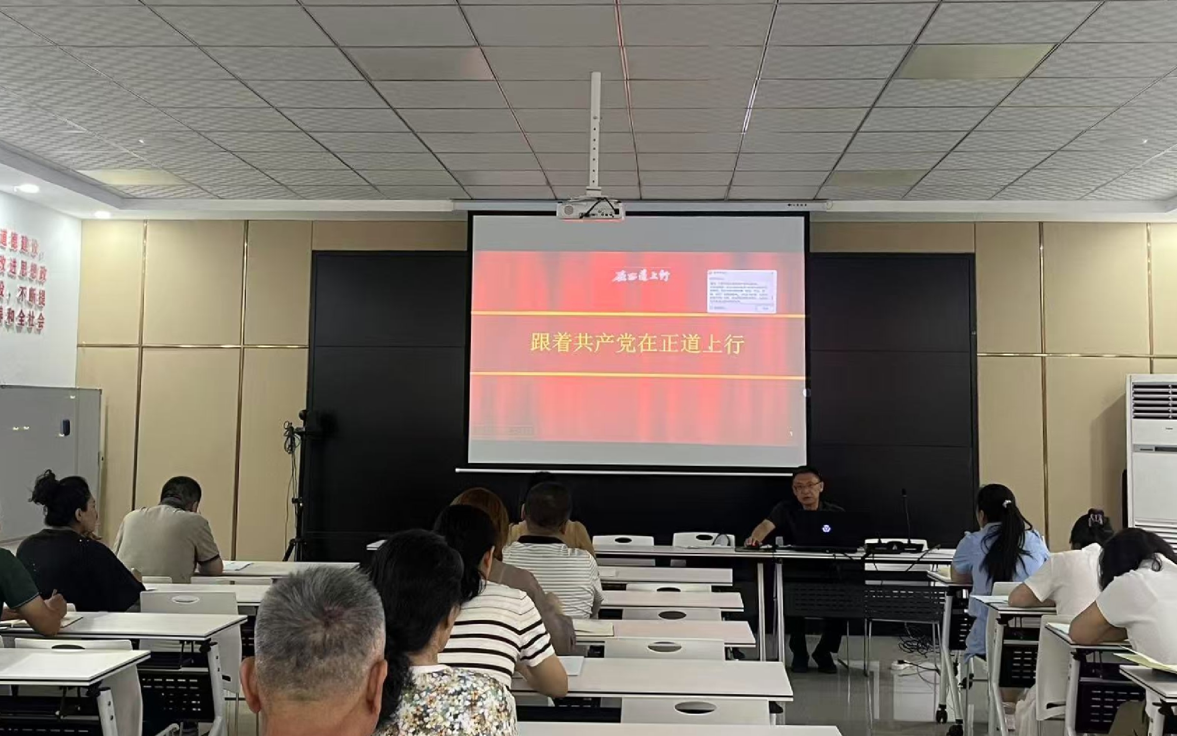 民进石嘴山市委会联合大武口区总支举办会史宣讲报告会.jpg