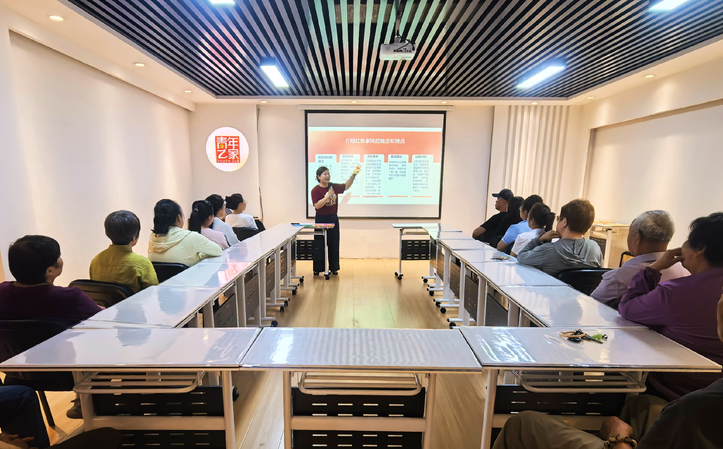 民进石嘴山市大武口区总支走进社区开展家风宣讲活动.jpg 民进石嘴山市大武口区总支走进社区开展家风宣讲活动.jpg
