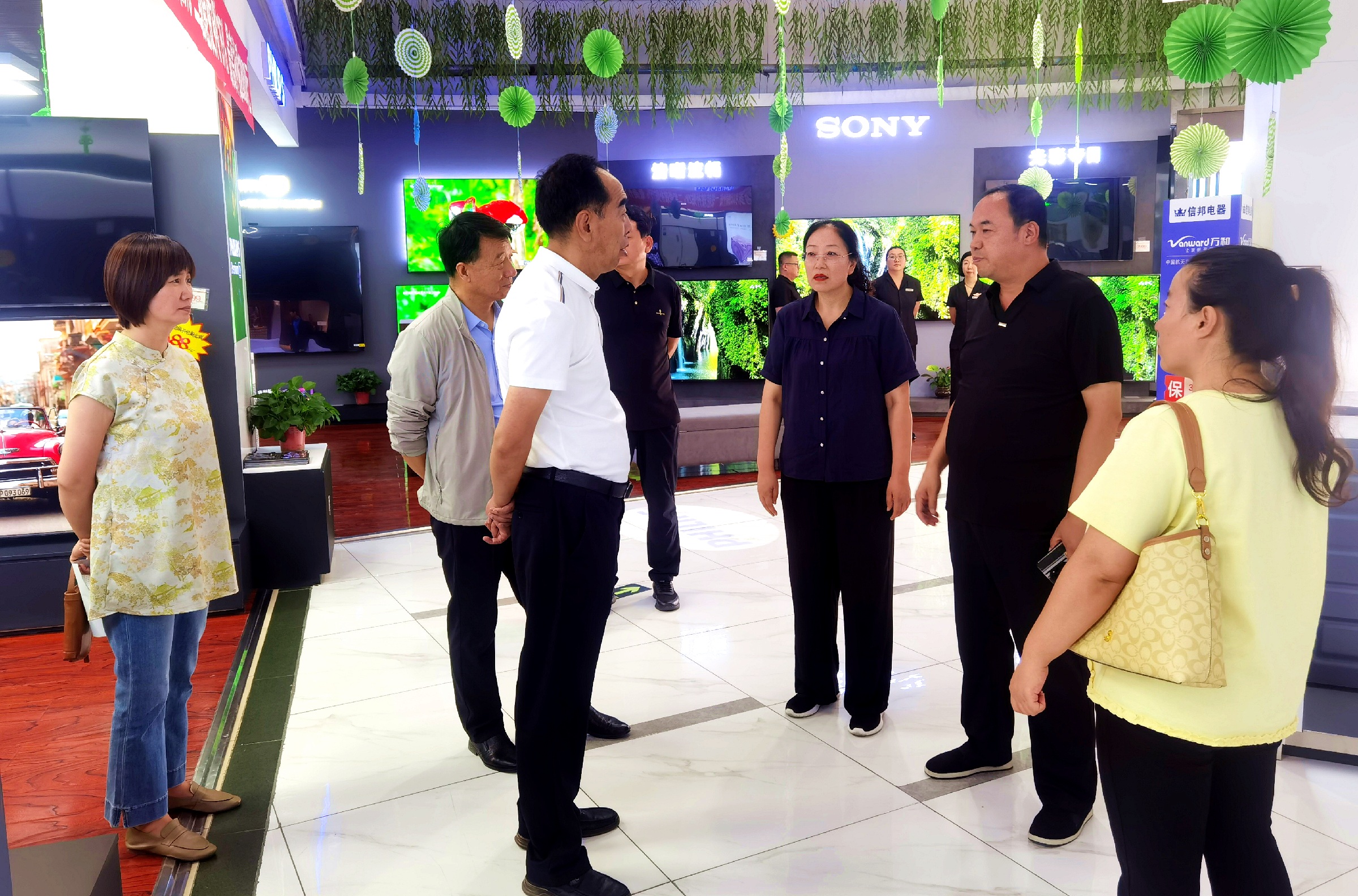 民进吴忠市委会开展“扩大内需、提振消费”专题调研.jpg