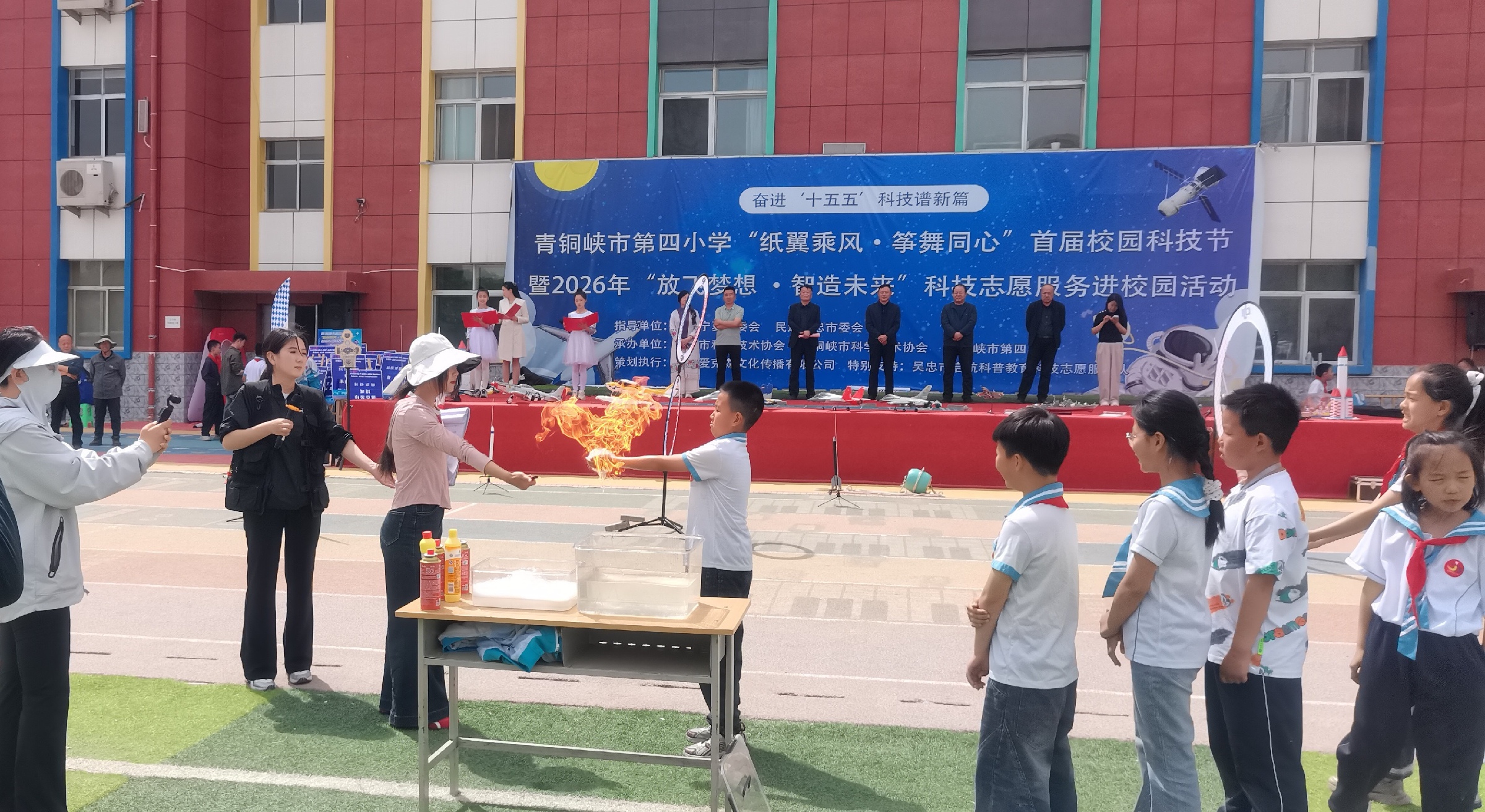 民进吴忠市委会开展航模科普进校园活动.jpg