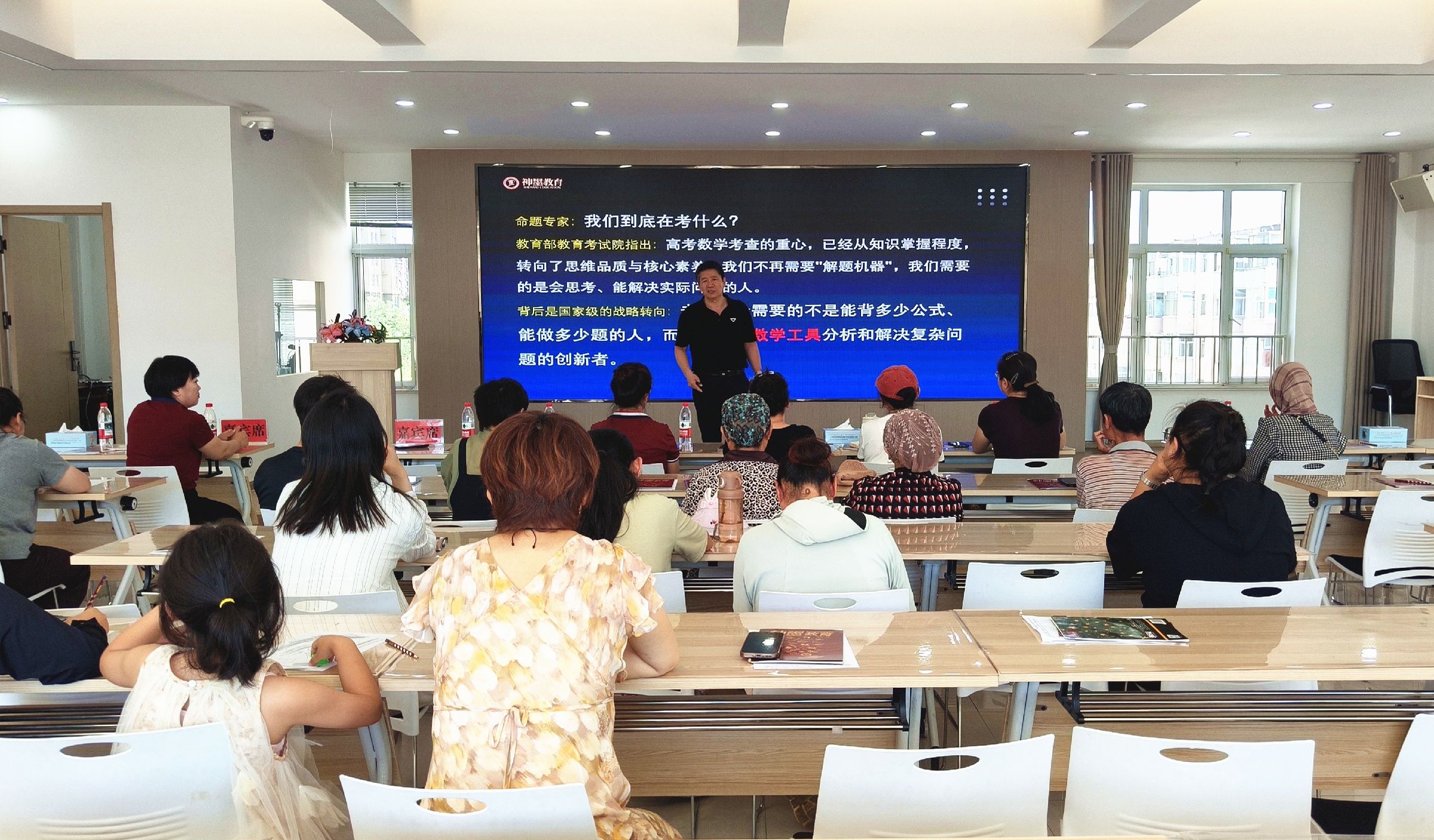 民进吴忠市委会开展“AI智能时代下青少年教育规划”公益讲座.jpg