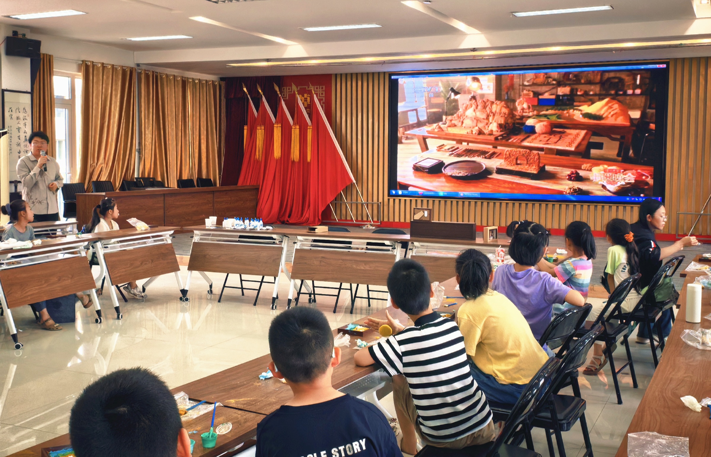 民进中卫市沙坡头区第一支部开展非遗体验进社区活动2.jpg 民进中卫市沙坡头区第一支部开展非遗体验进社区活动2.jpg