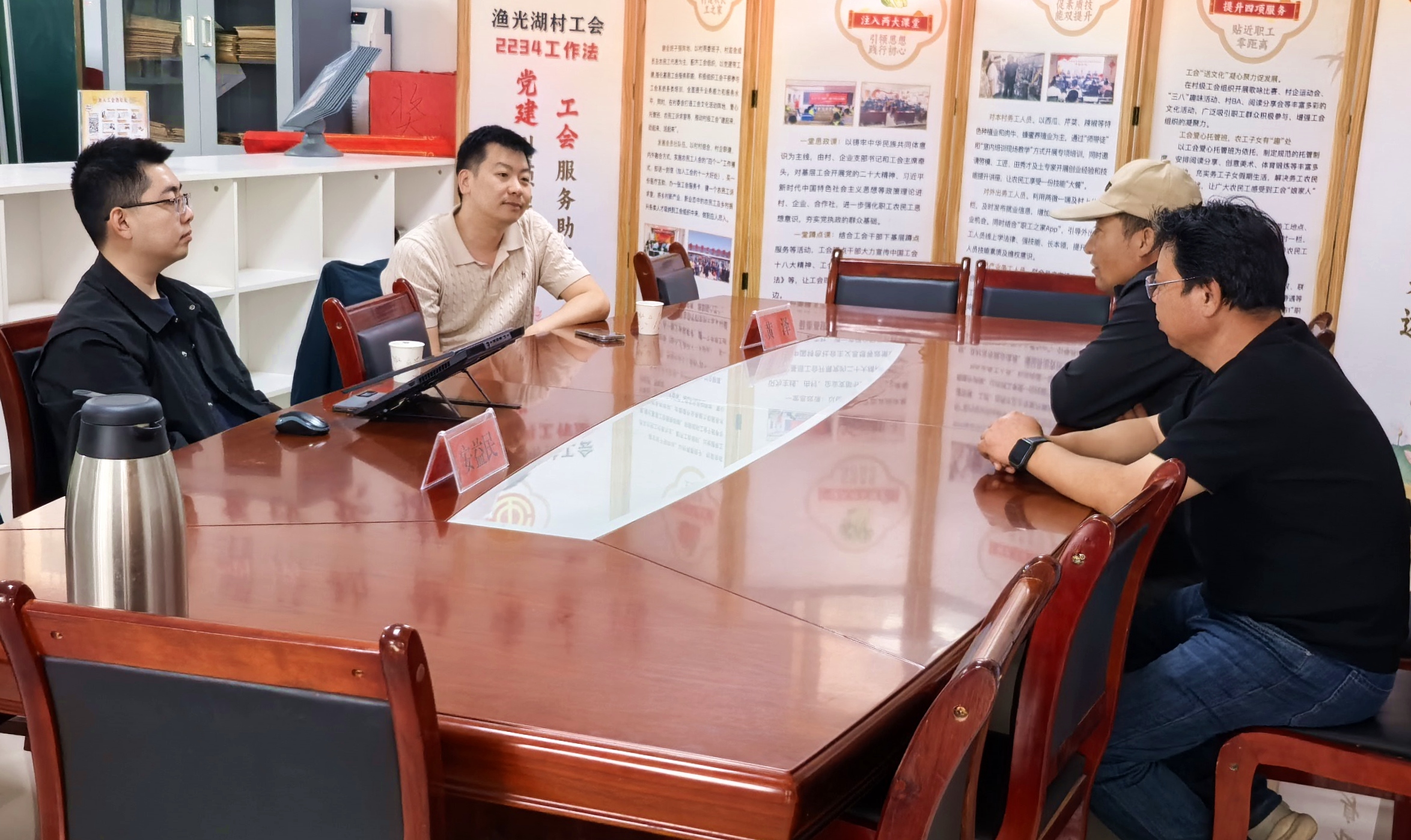 民进宁夏区委会在渔光湖村开展“法润乡间·咨询惠民”普法活动.jpg