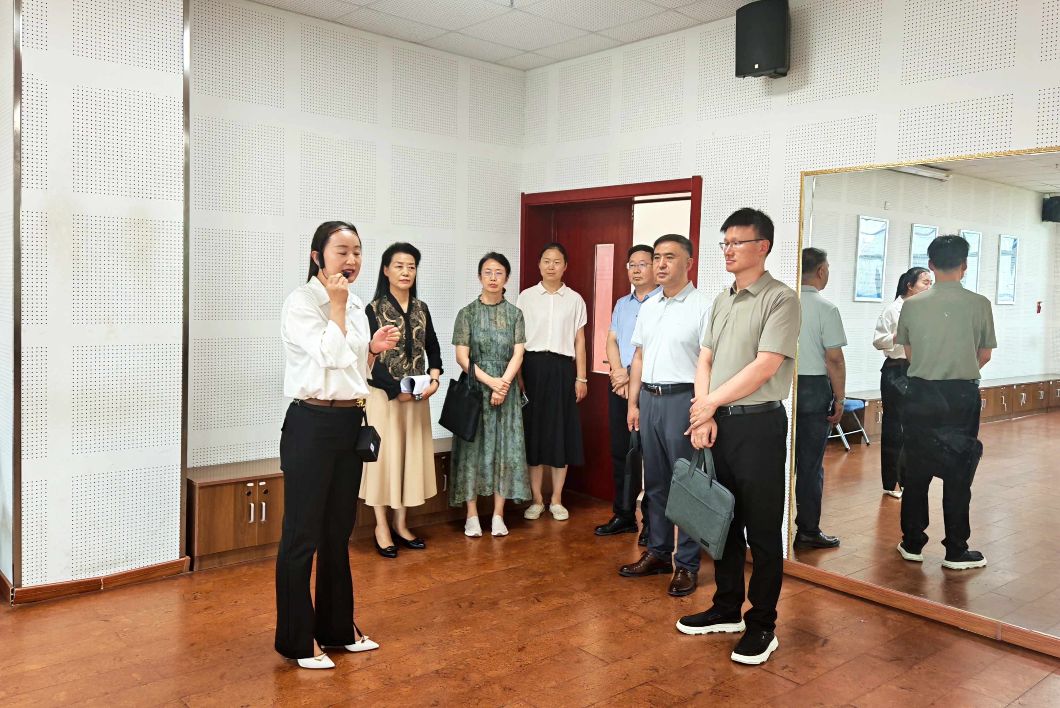 民进宁夏区委会赴银川市开展老年教育普惠均衡发展专题调研1.jpg 民进宁夏区委会赴银川市开展老年教育普惠均衡发展专题调研1.jpg