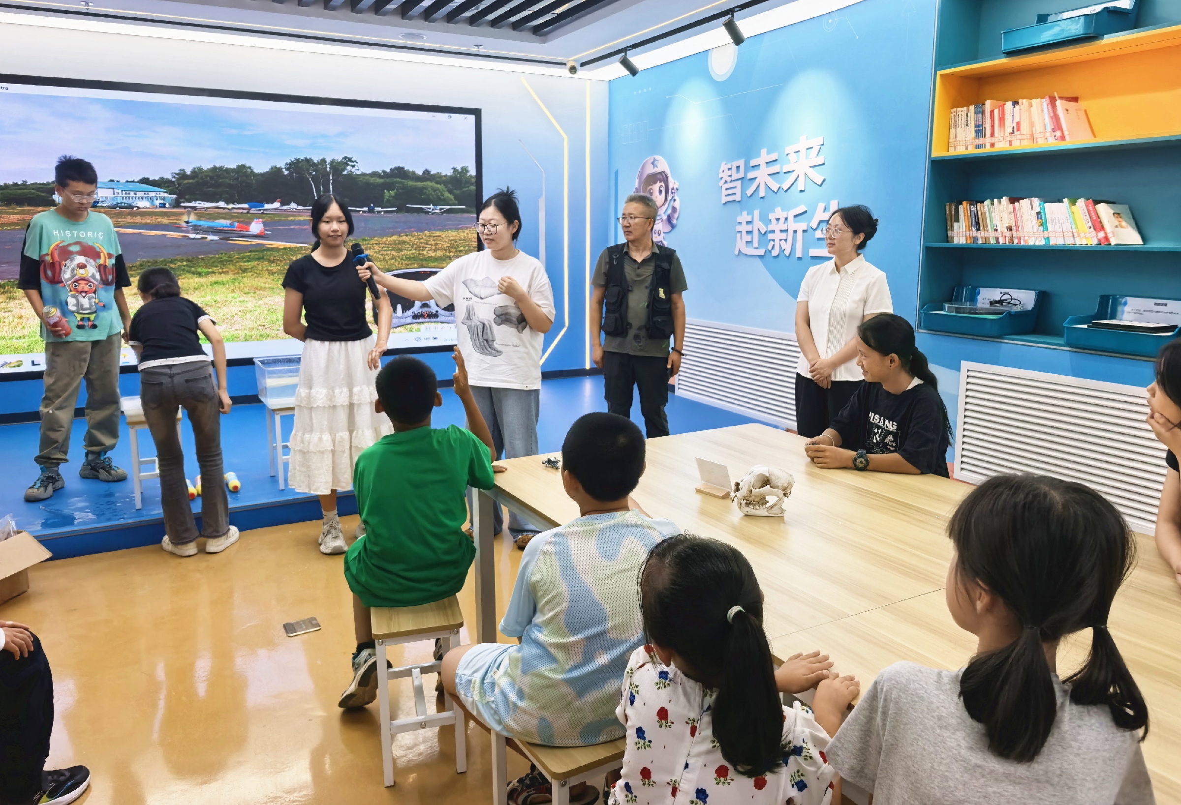 民进宁夏区委会“放飞梦想·智造未来”科技志愿服务走进闽宁镇.jpg