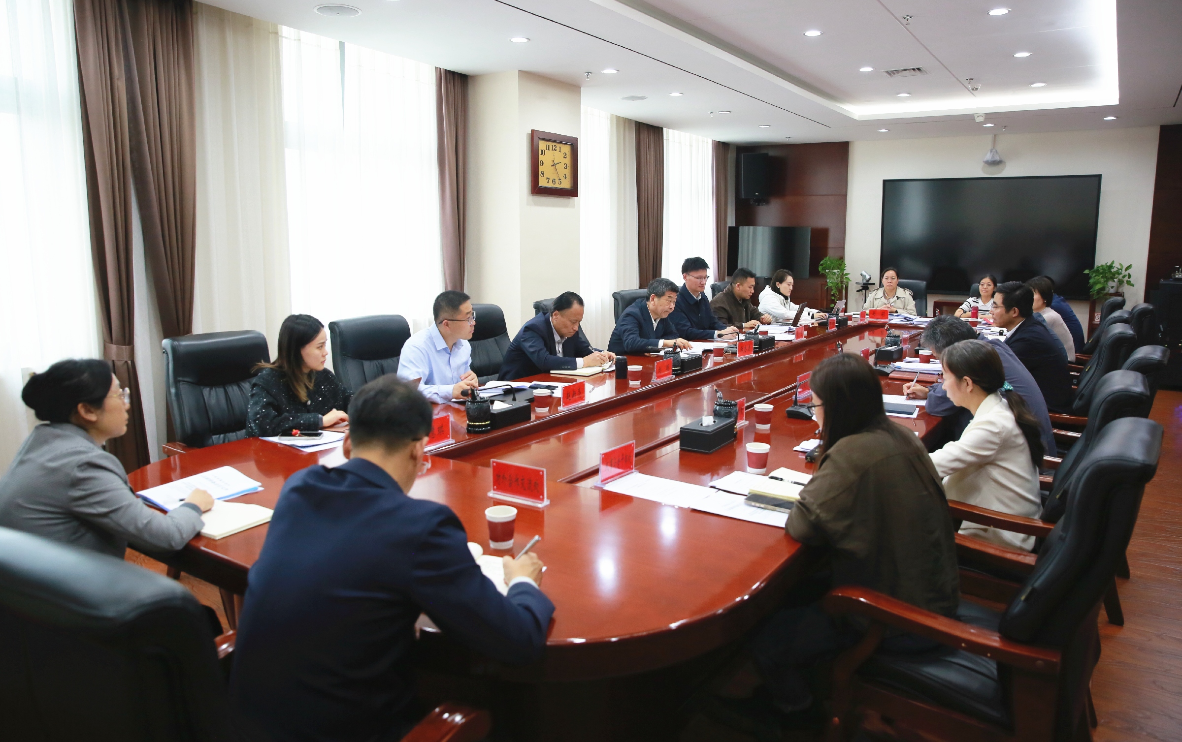 民进中央“优化西部地区‘双一流’高校建设”专题调研组来宁开展调研.jpg