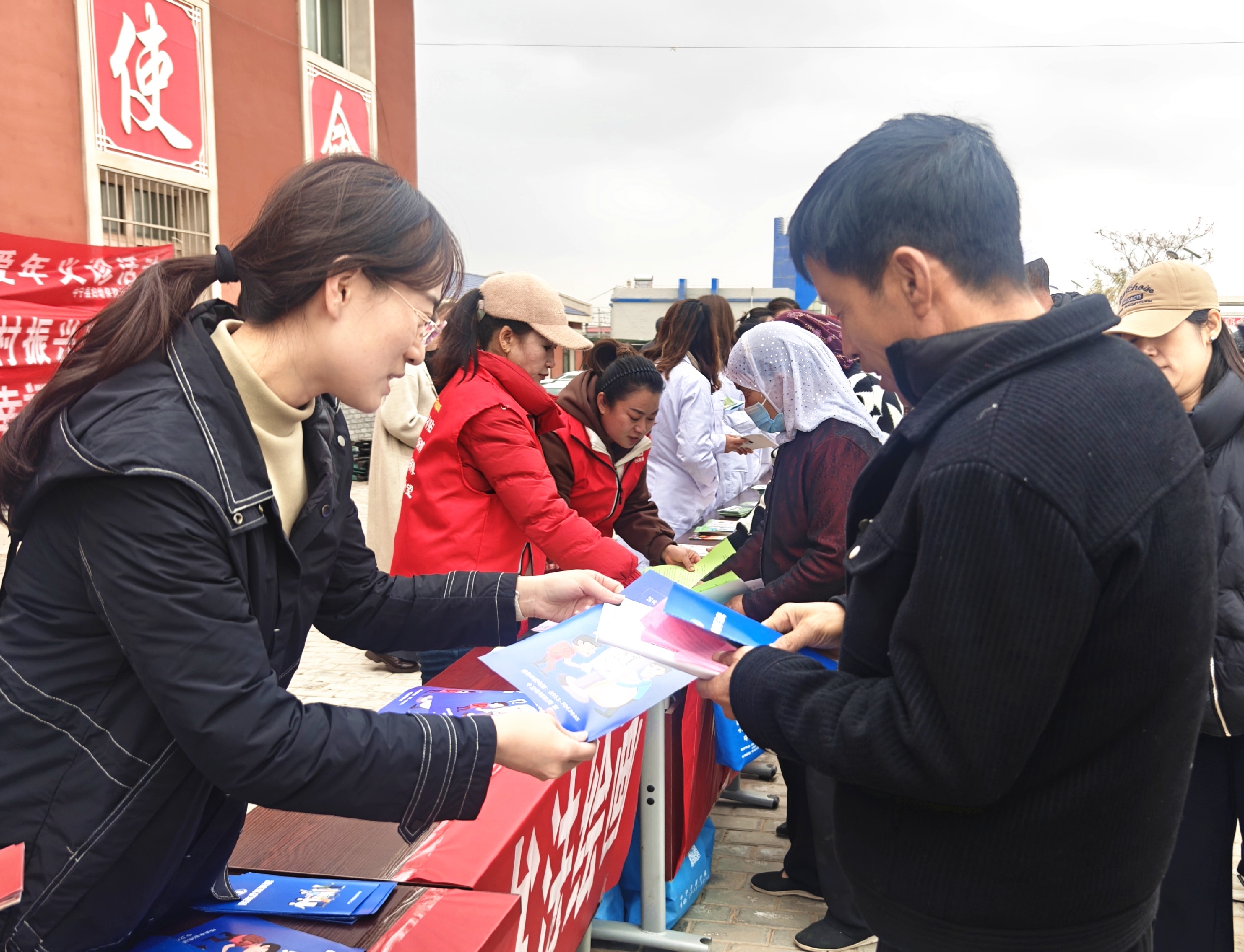 民进中卫市委会下乡开展社会服务活动1.jpg 民进中卫市委会下乡开展社会服务活动1.jpg