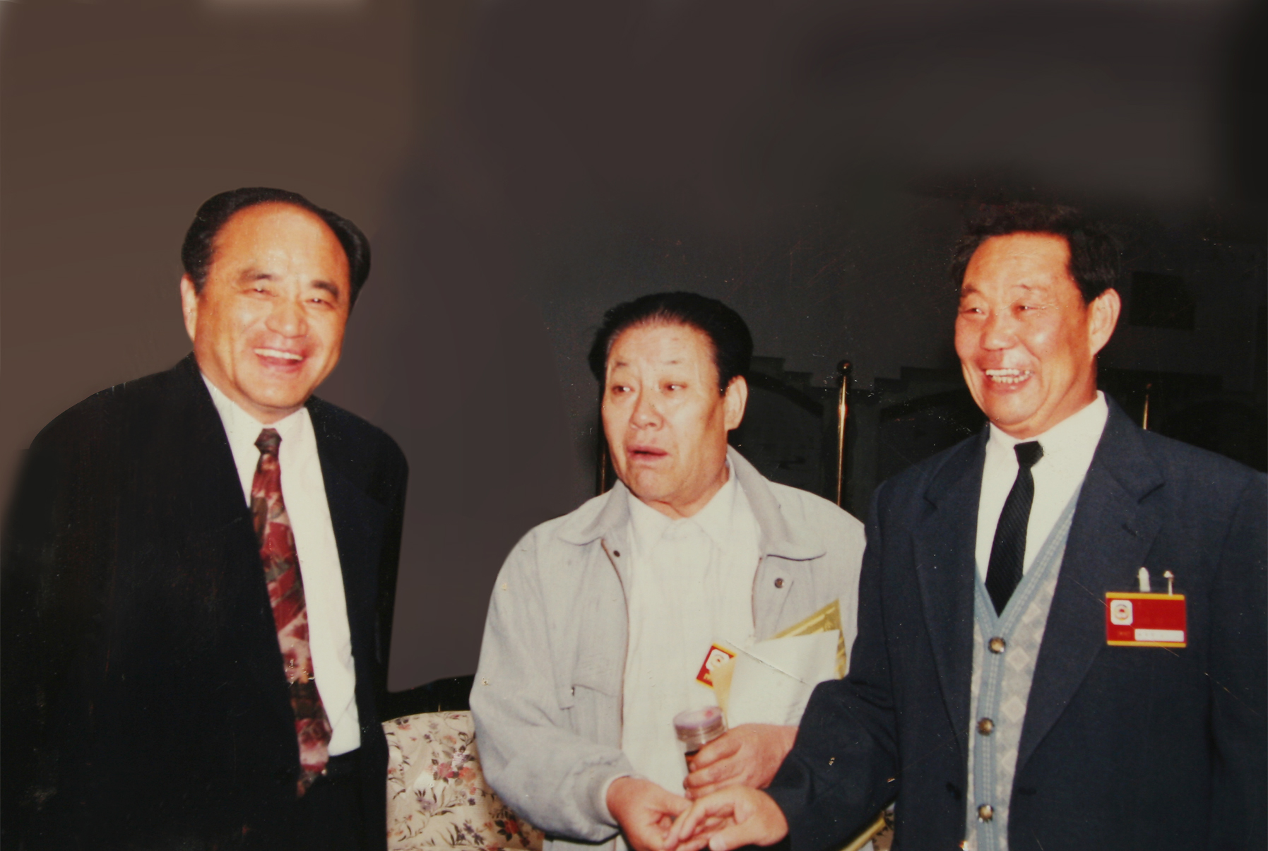 1998年5月，自治区党委书记毛如柏、自治区政协主席马思忠接见民进会员.jpg