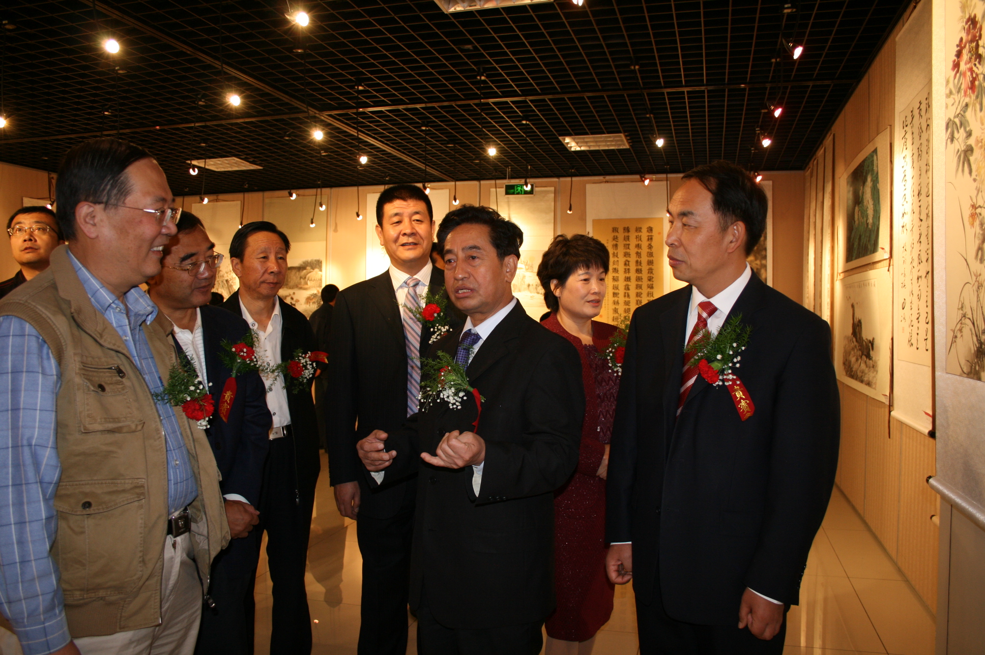 2009年9月，自治区党委常委、统战部部长马金虎，自治区政协副主席张乐琴等领导参观书画展.JPG