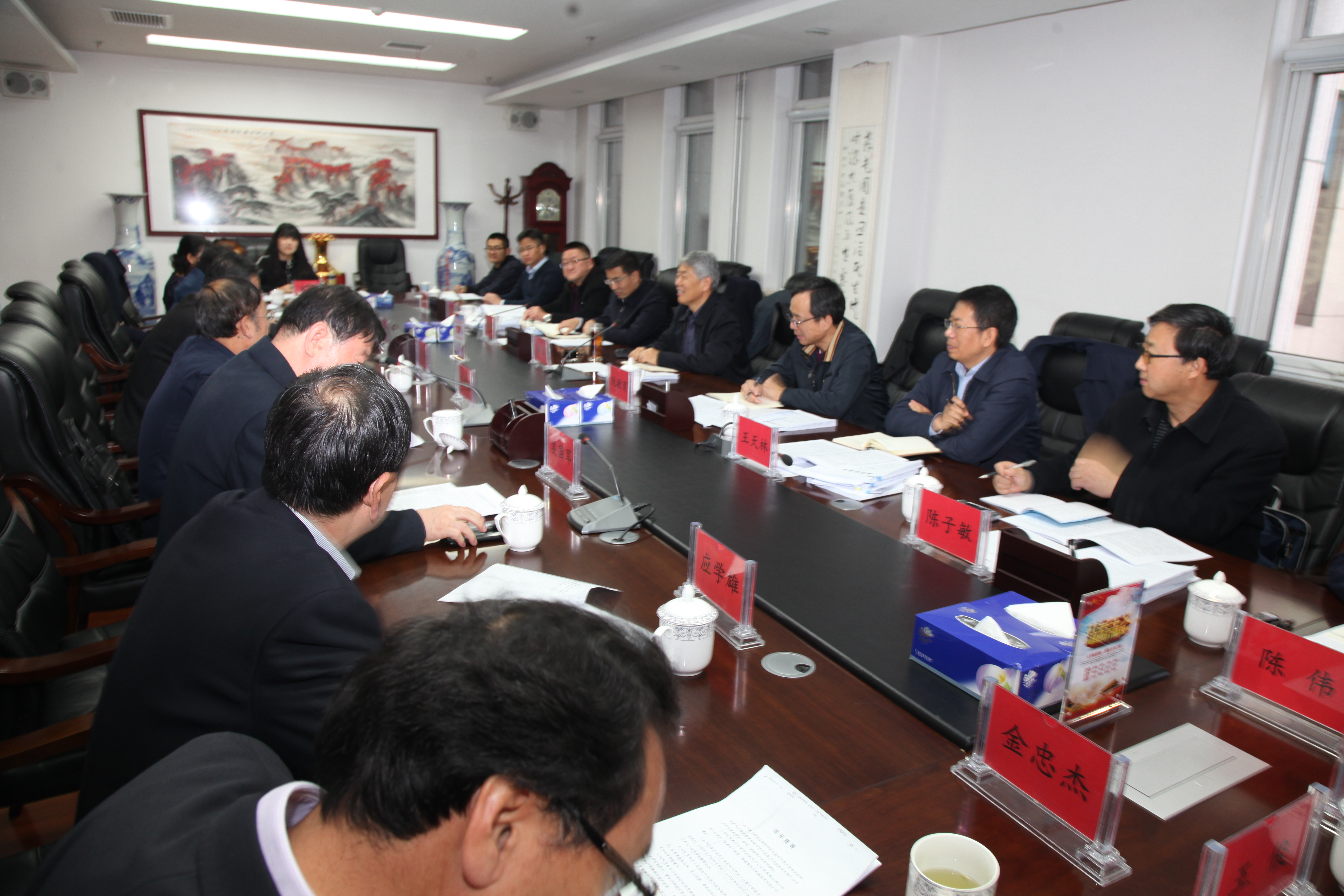 2019年11月，自治区政协主席崔波与民进在内的各民主党派座谈.JPG